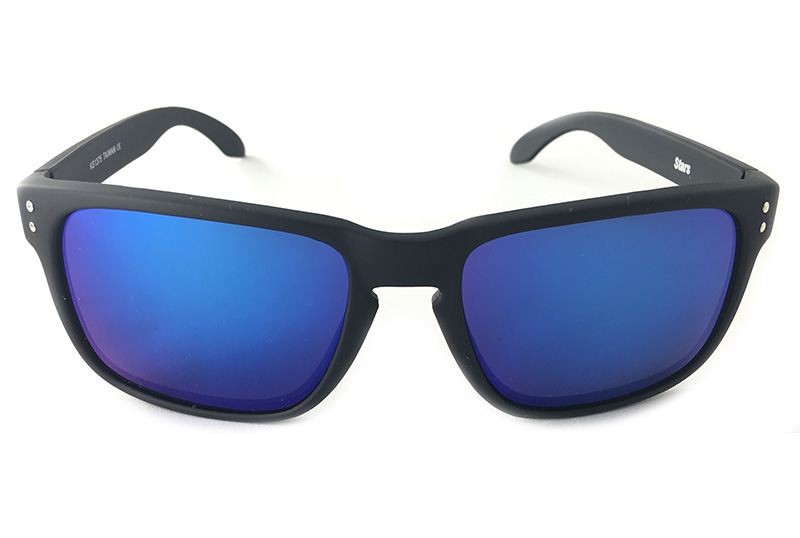 Surfer / skater moderigtig solbrille i mat sort stel med spejlglas. | solbriller_maend