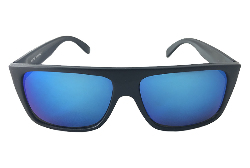 Seje rå solbriller til mænd. Mat sort stel med spejlrefleks glas i blå farver. | billige-solbrille-nyheder