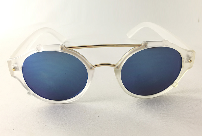 Blålige spejlglas i et mat gennemsigtig solbrillestel. Køb dem online her. | festival-solbriller