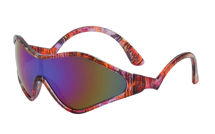 Retro skibrille i vilde retro farver. Lyserødt farvemix design med multifarvet spejlglas. Stængerne har et specielt design, men sidder virkelig behagelig på ansigtet og tætner godt til i siderne mod solen. | sjove_udklaednings_briller