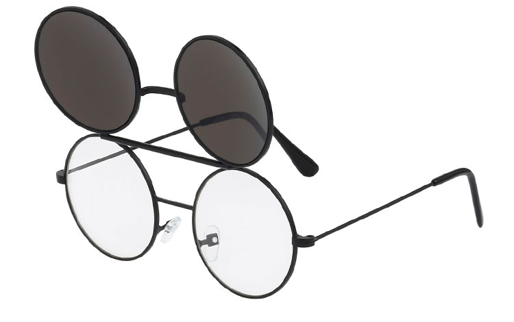Sort rund metal brille med klart glas uden styrke med flip up solbrille i blålige changerende spejlglas. | solbriller_kvinder-2