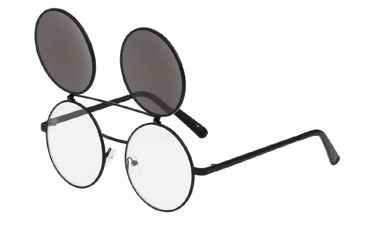 Stor rund sort brille med klart glas uden styrke med flip up solbrille med sølvfarvet spejlglas. | solbriller_kvinder-2
