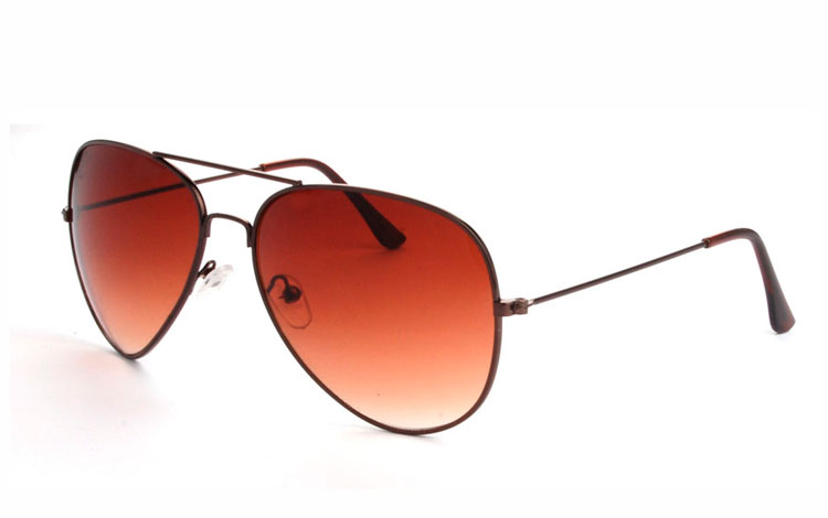 Aviator / pilot solbrille i mørk kobberfarvet metal stel med brune glas | enkelt-klassisk-design