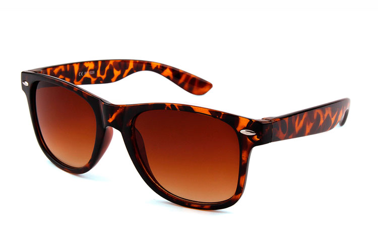 Brun wayfarer solbrille i skildpadde / leopard stel | enkelt-klassisk-design