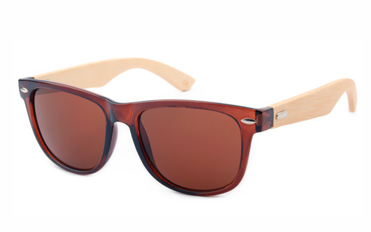 Wayfarer solbrille i brunt design med lyse bambus stænger | billige-solbrille-nyheder
