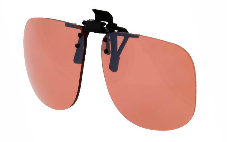 Firkantet clip-on solbriller med orangebrune glas. Perfekte  | search