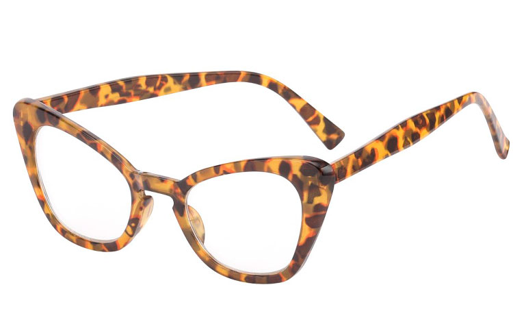 Fræk brille med klart glas uden styrke i brunt skildpadde/leopard mønster. Brillen er i moderne cateye design. Bestil idag og modtag dine nye briller imorgen | cat_eye_solbriller