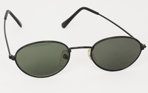 Moderigtig sort oval solbrille til kun 99 kr. Køb i dag og modtag den imorgen. Danmarks største og billigste solbrille webshop | runde_solbriller