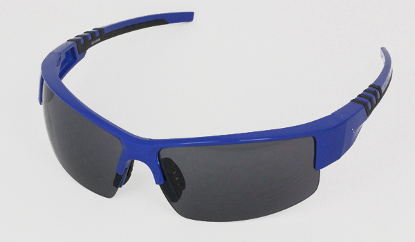 Blå golf solbriller med grå-sorte glas. 189 kr. God beskyttelse, perfekt pasform og billig pris. kun 189 kr. | sport_solbriller_sportssolbriller