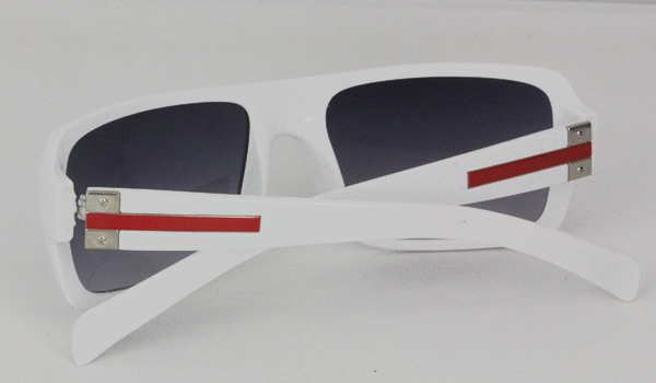 Jeppe K solbrille, den alt for smarte ejendomsmægler. Hvid sej sommer solbrille 149 kr. | ski_racer_solbriller-2