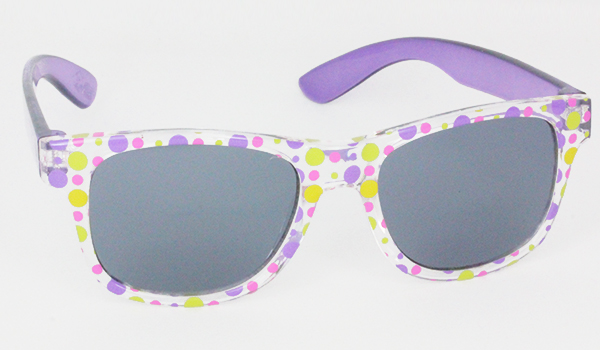 Gode solbriller til børn med god UV beskyttelse. Gennemsigtig børnesolbrille med prikker og lilla stænger. Kun 69 kr. | boerne_solbriller