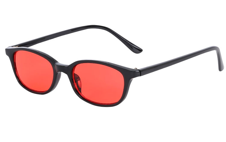 Smal sort solbrille med røde glas. UV400  | sjove_udklaednings_briller