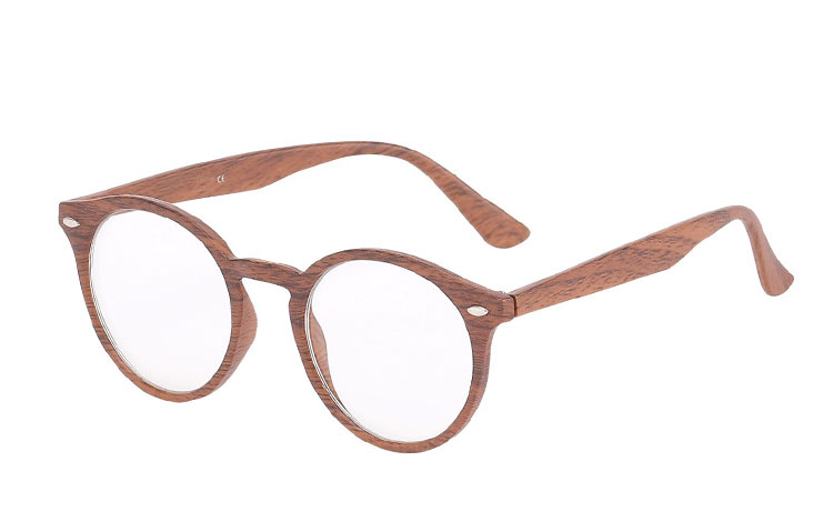 Rund smuk brille i brunt træ look. Brillen har klart glas uden styrke, så det er en smuk pynte brille til dig som ikke behøves briller.  | klar_glas_briller