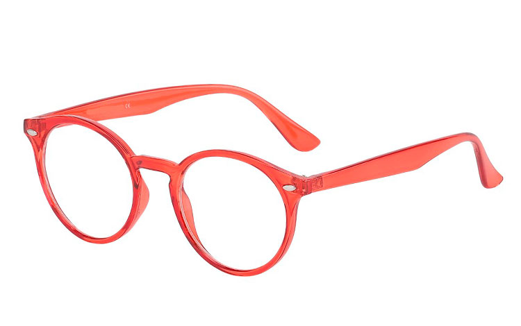 Rund brille med klart glas uden styrke i transparent rødt stel. Brillen har klart glas uden styrke, så det er en smuk pynte brille til dig som ikke behøves briller.  | billige-solbrille-nyheder