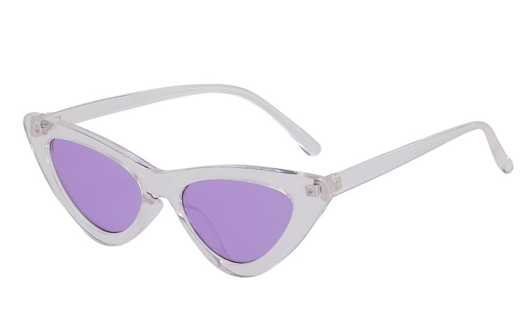 Fræk transparent cateye / katteøje solbrille med lilla glas. Solbrillen er til dig som er modig, stilsikker og modebevidst :)  | retro_vintage_solbriller