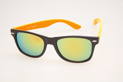 Wayfarer solbrille i mat sort med orange stænger og multiglas | wayfarer_solbriller