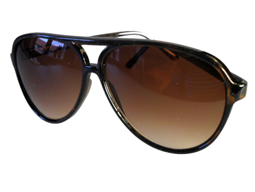 Mørkbrun tortoise solbrille i rund aviatorlook.  | enkelt-klassisk-design