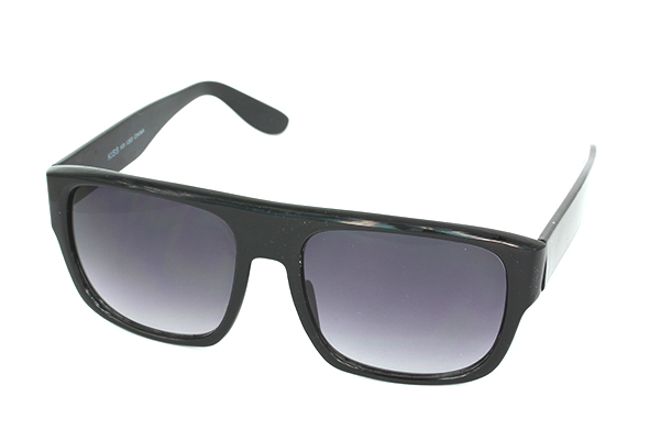Sort solbrille i kraftigt design | enkelt-klassisk-design