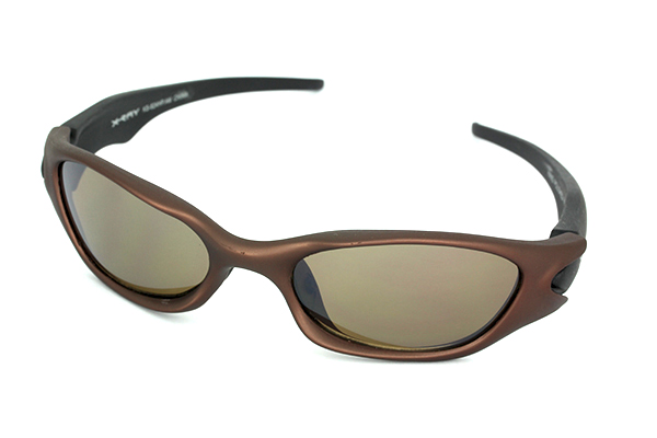 Sports solbrille i bronze farve med mørkt glas. også kendt som den moderigtige hurtigbrille | sport_solbriller_sportssolbriller