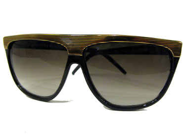 Retro / vintage Sort solbrille med guld striber. Fedt design | search