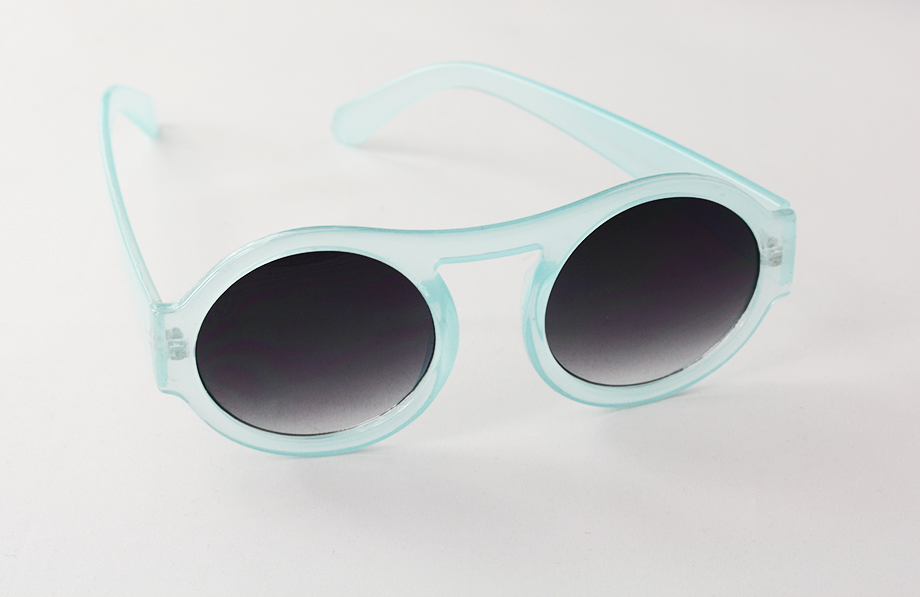 Lys mintblå solbrille i stor rundt design. Halvgennemsigtig! | 