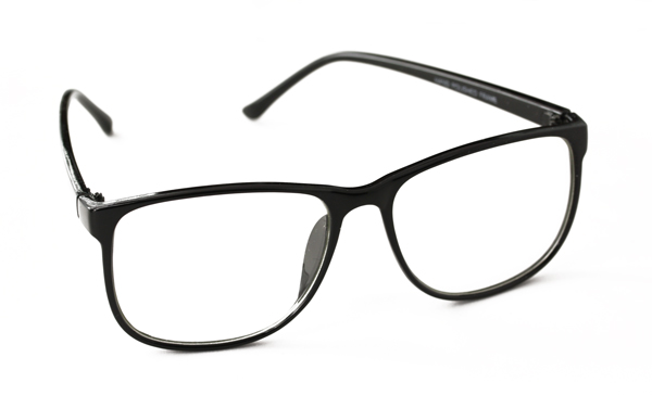 Flot og enkelt brille i sort firkantet design | search