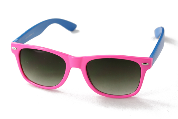 Wayfarer solbrille i pink med blå stænger | populaere_solbriller
