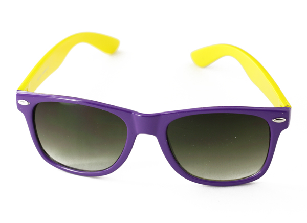 wayfarer solbrille i lilla med gule stænger | search
