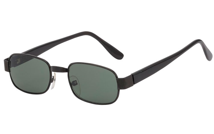 Firkantet solbrille i sort metal og sorte stænger med grønlige linser. - Design nr. s3574
