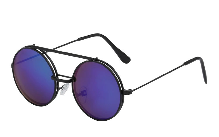 Sort rund metal brille med klart glas uden styrke med flip up solbrille i blålige changerende spejlglas. | klar_glas_briller