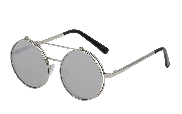 Stor rund brille  i sølvfarvet stel med klart glas uden styrke med flip up solbrille med sølvfarvet spejlglas.  | klar_glas_briller