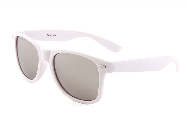 Almindeligt Stort univers klassisk Hvid solbrille med sølvfarvet spejlglas - Design nr. s3490 i Wayfarer  solbriller