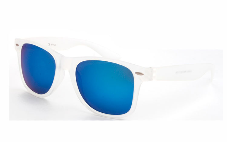 Wayfarer solbrille i mat halvgennemsigtig stel med spejlglas i blålige nuancer | 