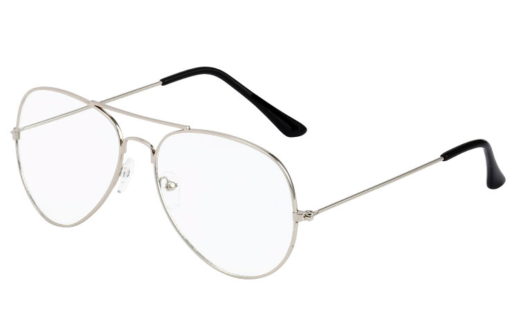 Aviator / dråbe brille i sølvfarvet stel med klart glas uden styrke. Denne model er også kaldet  | 
