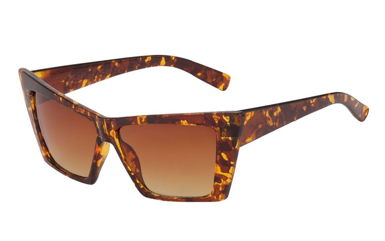 Fræk cat eye solbrille i markant kantet design. Lys skildpadde / leopard stel med lyse linser. UV400 | billige-solbrille-nyheder