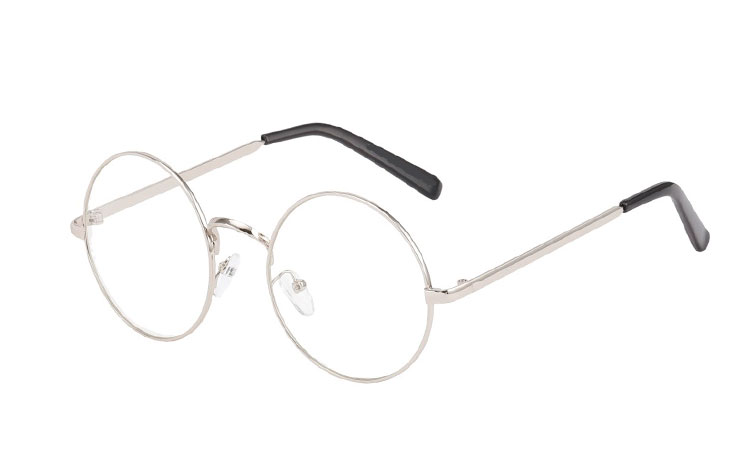 Rund metal brille i sølvfarvet stel med gennemsigtige glas uden styrke. Næseryggen er i rundt regnbueformet design. | search