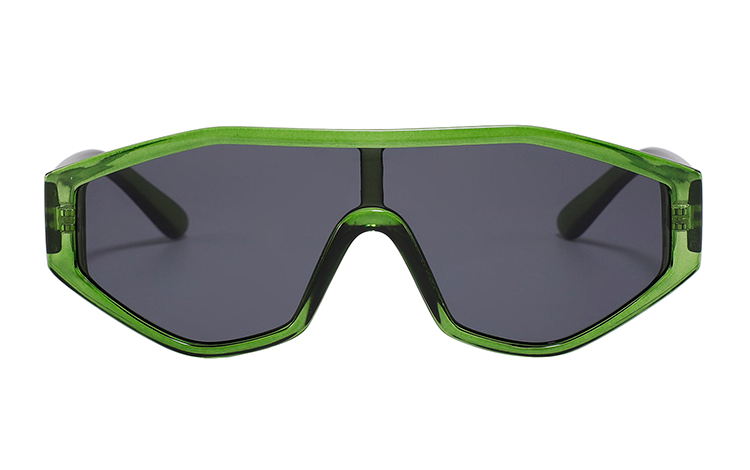 Grøn rå kantet solbrille i kraftigt design. Fræk moderne solbrille til den modebevidste. Solbrillen er et unisex design og kan bruges af alle | firkantet-solbriller-2