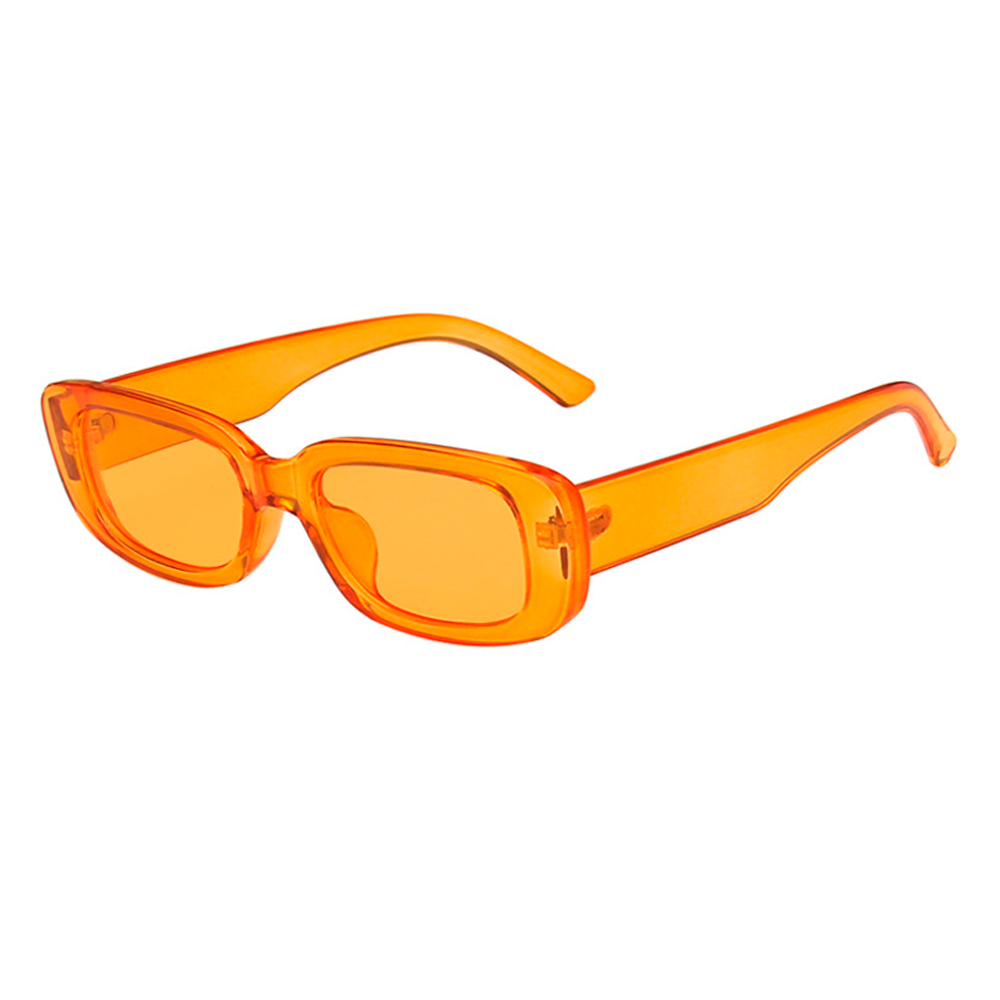  Fræk solbrille i aflangt firkantet design med bløde hjørner. Stellet er i en fræk Transparent orange med orange glas. | firkantet-solbriller