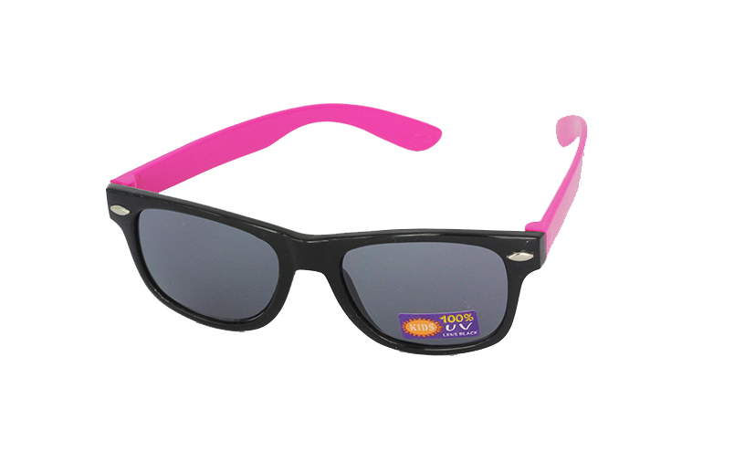 Smart solbrille til børn i sort og pink | search