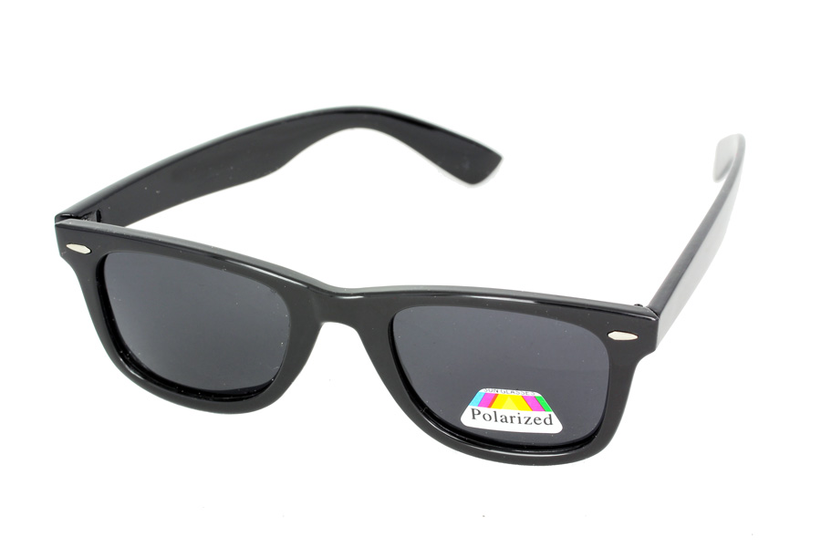 Sort polaroid solbrille i wayfarer design | solbriller_med_moerkt_glas
