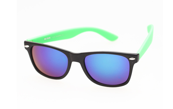 Wayfarer i sort med grøn m/ multiglas | festival-solbriller