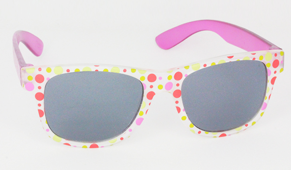 Kæmpe udvalg af børnesolbriller. Denn solbrille til børn i wayfarer design med pink stænker og prikker. | boerne_solbriller