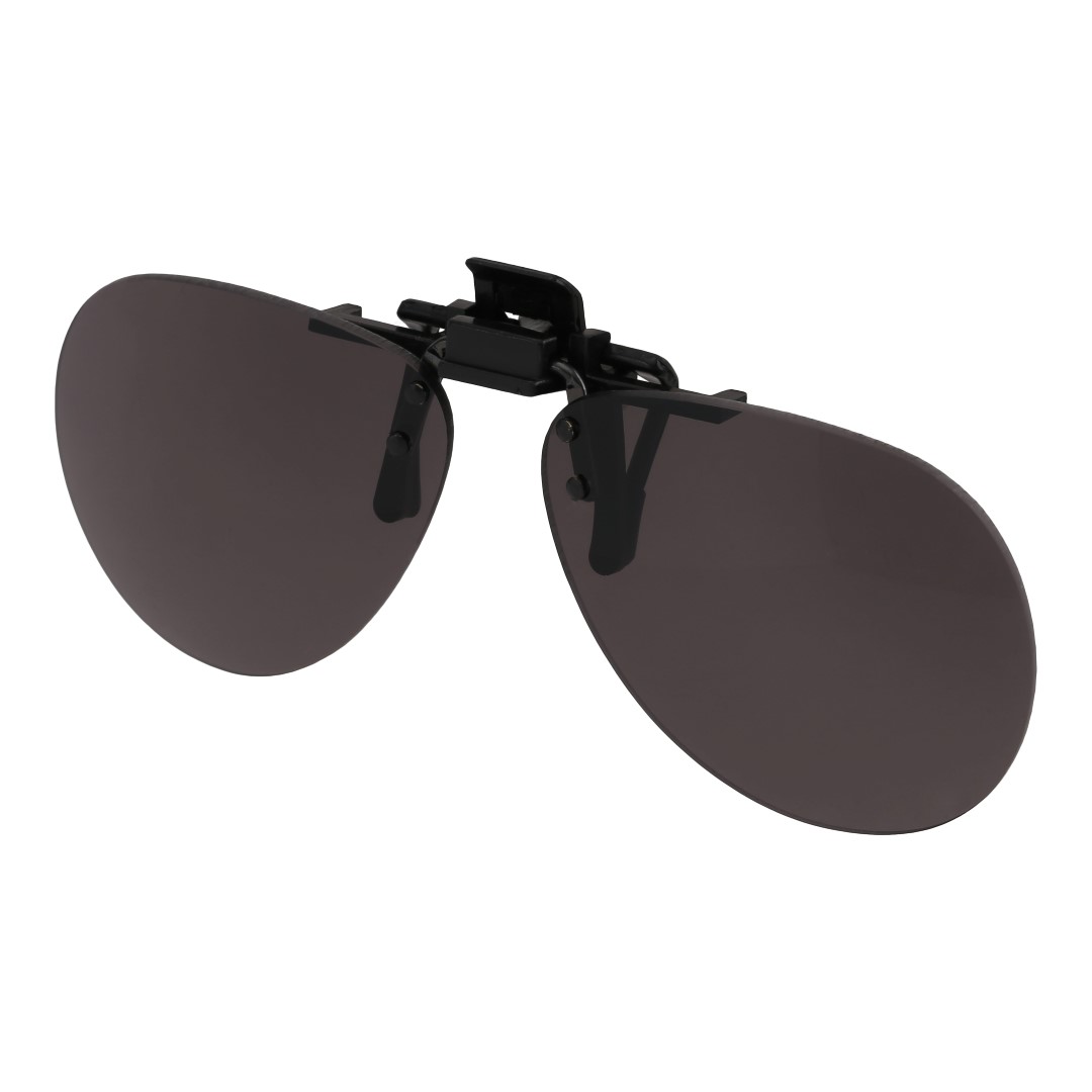 Køb dine clip-on solbriller her. Disse aviator clip on solbriller er i enkelt sort design og god kvalitet. Slip for at skifte mellem briller og solbriller. | clip-on-solbriller