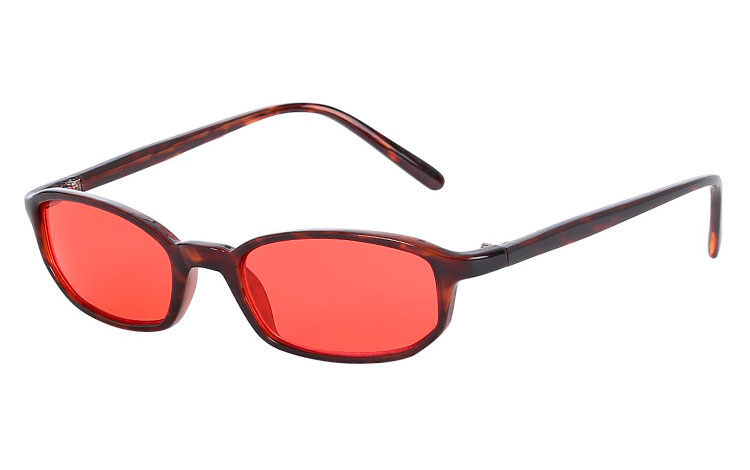 Solbrille i smalt mørkt rød-brunt skildpadde / leopard stel med røde glas. Solbrillemoden sommer 2018  | firkantet-solbriller