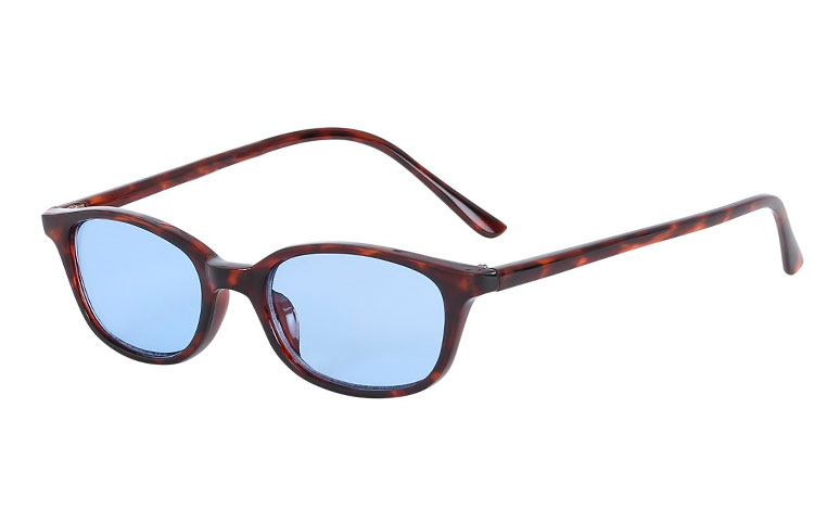 Solbrille i smalt mørkt rød-brunt skildpadde / leopard stel med lyseblå glas. Sommerens solbrillemode 2018  | billige-solbrille-nyheder