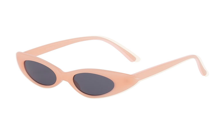  Dette brille design har været på mode siden 1950erne - 1960erne og især kendt fra Elizabeth Taylor, Marilyn Monroe, Audrey Hepburn og Dame Edna.  | billige-solbrille-nyheder