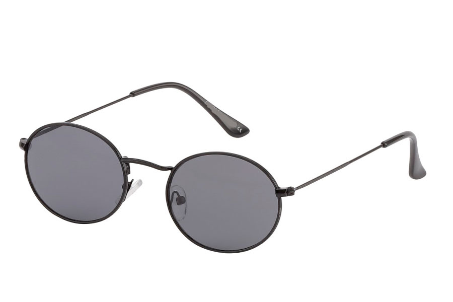 Sort oval moderigtig solbrille. Stellet er i enkelt metal stel med alm. mørke solbrille linser. | oval-solbriller