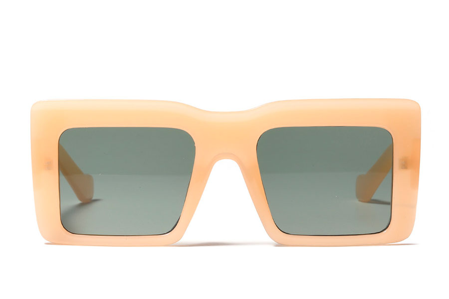  Stor firkantet mode solbrille i kraftigt design. Den smukke farve på stellet er smokey-transparent i lys abrikos / laksefarvet | oversize_store_solbriller