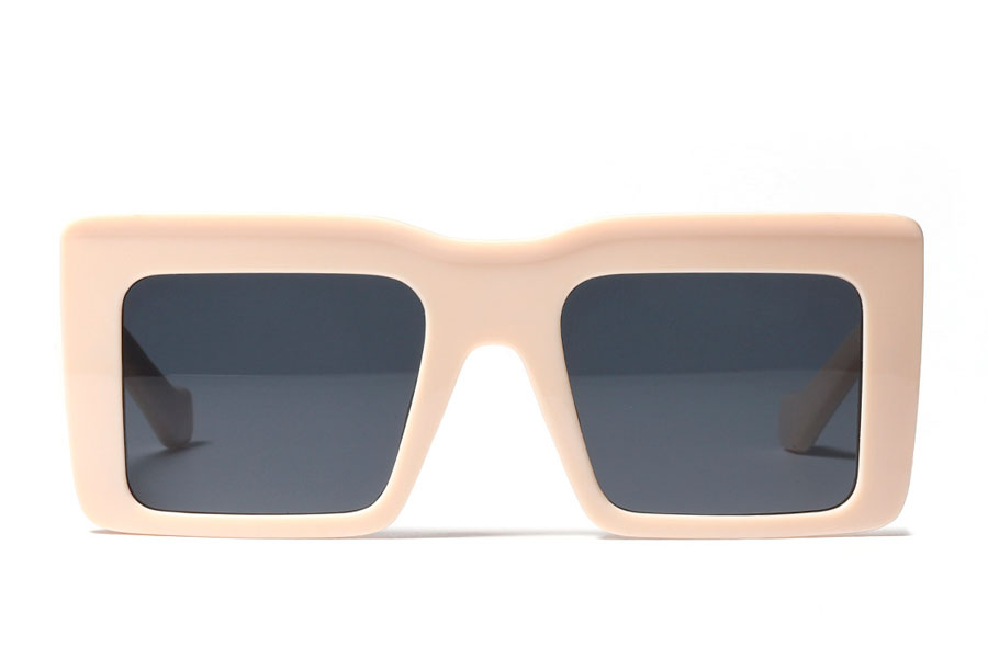  Stor firkantet mode solbrille i kraftigt design. Den smukke farve på stellet er blank cremefarvet i varm nuance | oversize_store_solbriller