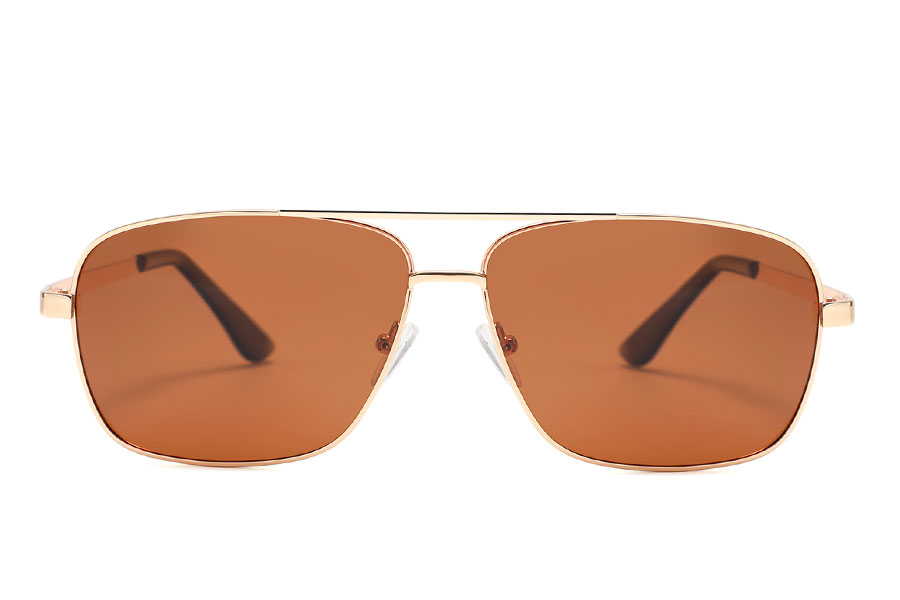 Firkantet metal solbrille i kantet aviator design. Se danmarks største udvalg af solbriller til mænd. 129 kr. | pilot_solbriller-2